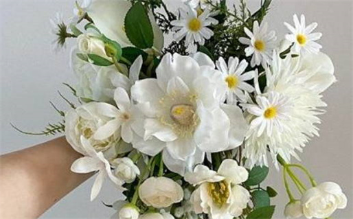 2025年农历十月十二是否是结婚吉日 办婚礼合适吗？