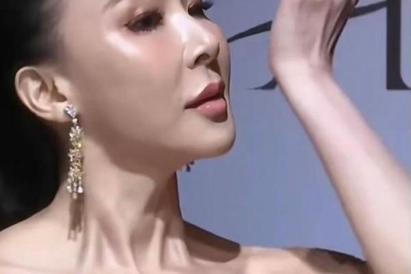 面相中的歪嘴象征着什么？一探究竟