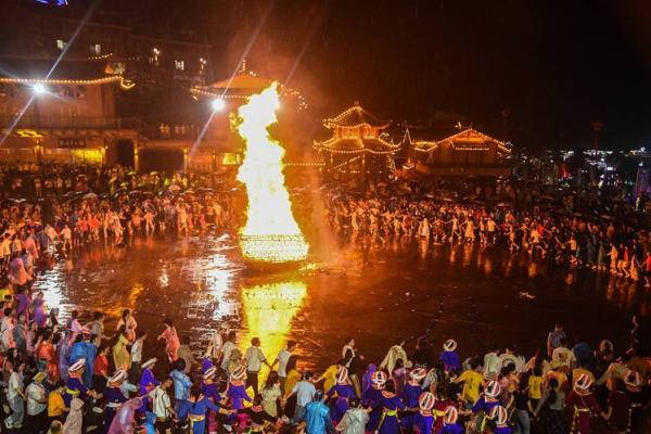 探秘云南节日风情：从泼水节到火把节