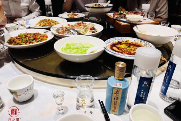 十月节日庆典：秋季的欢庆与传统