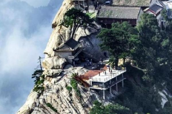 华山命理解析：深度剖析山脉对命运的影响