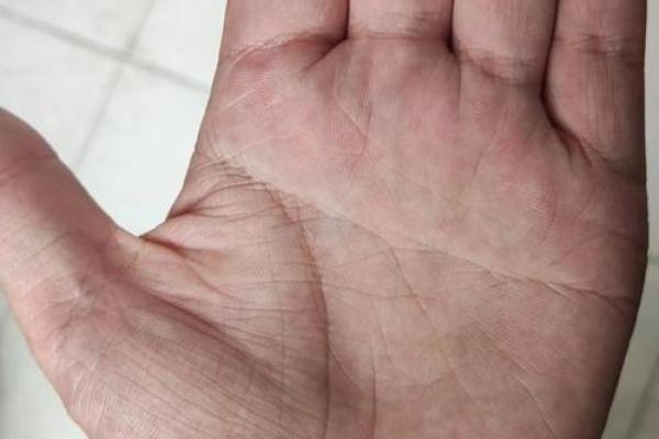透过刀纹手相看人生运势变化