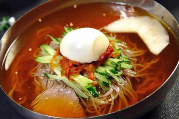 朝鲜族节日的美食文化与家庭聚会