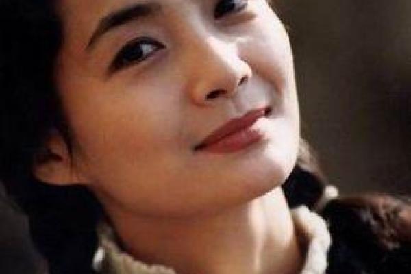 探索姚贝娜命理：星象与个性如何影响她的艺术道路