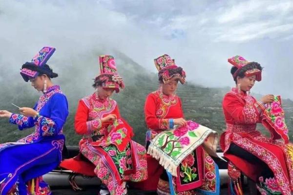 羌山秘境，节日风情：探寻羌族非遗文化盛宴