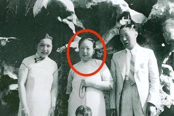 痣相背后的故事：蒋经国的人生轨迹与那颗痣有何关联？