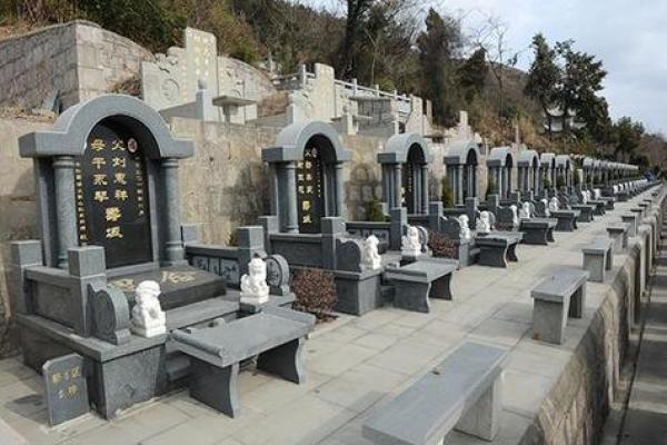 揭秘西宁风水圣地：这座墓园为何被誉为风水宝地？