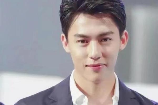 狮眼大脚面相揭秘：揭秘成功人士的神秘面相密码