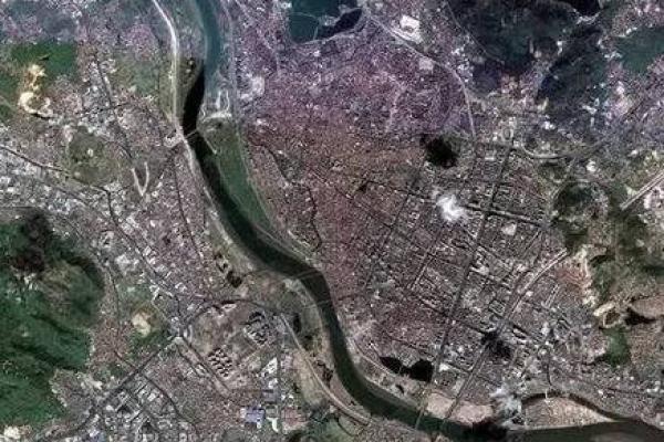 闹市中的风水隐患：揭秘垃圾场附近的居住地风水之谜