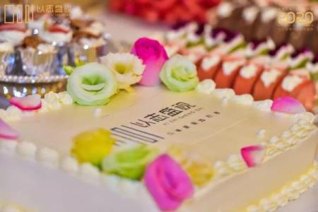 上帝节狂欢盛典：探寻古老民俗的神秘魅力