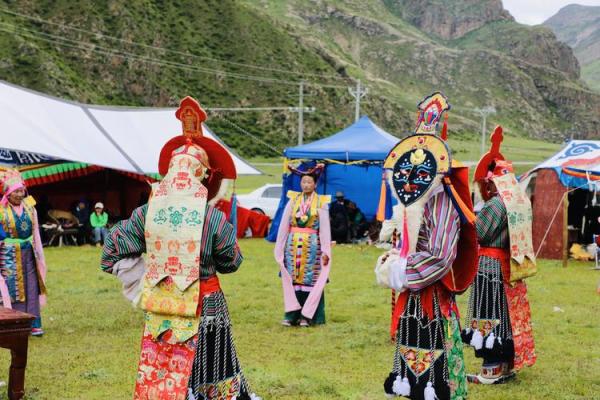 千年藏韵，节日盛宴：揭秘藏族节日的神秘寓意与民俗风情