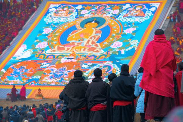 藏地秘境：揭秘神秘藏族祭祀节日的传统风俗