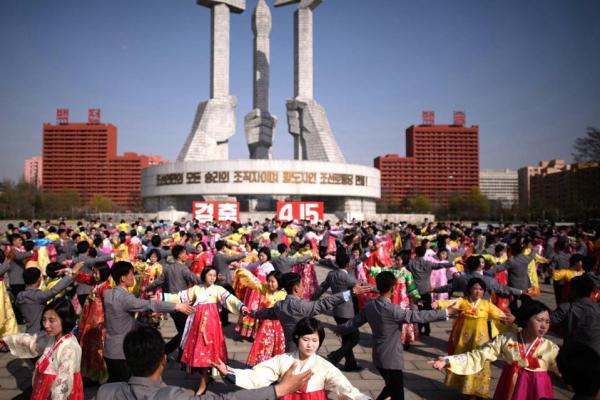 太阳节狂欢：揭秘古老民俗中的阳光密码