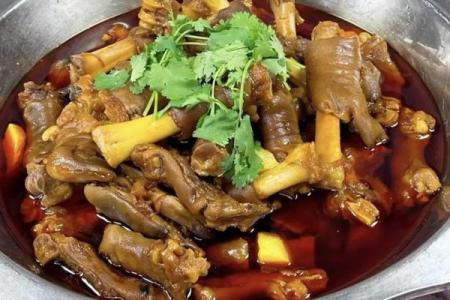 羊蹄踏春，财源滚滚