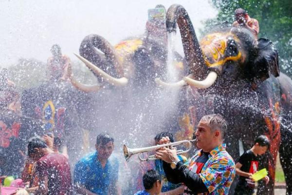 欧洲夏日狂欢盛宴：揭秘8月不可错过的传统节日习俗