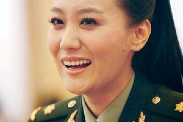 谭晶面相揭秘：揭秘明星面相秘诀，财运亨通的秘密