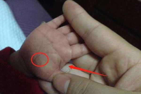 手相揭秘：一招看穿你的宝宝出生年龄
