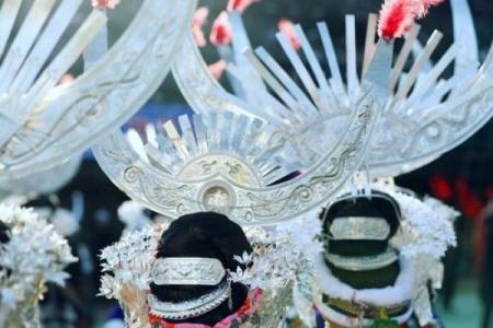 苗族苗年狂欢：千年民俗，火辣狂欢，揭秘苗族最盛大节日