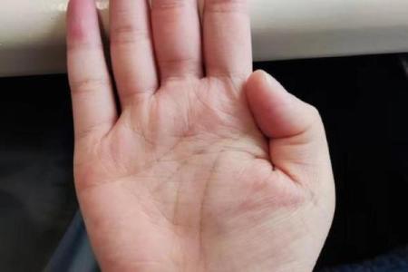 揭秘手相大拇指母文约纹：运势财运一览无余