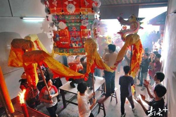 4民俗盛宴：揭秘传统节日背后的神秘习俗