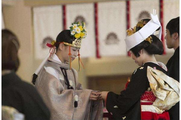 揭秘日本神秘祭典：千年习俗背后的神话魅力