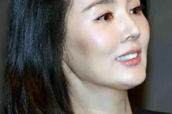 陆玲面相揭秘：如何从五官看运势与性格