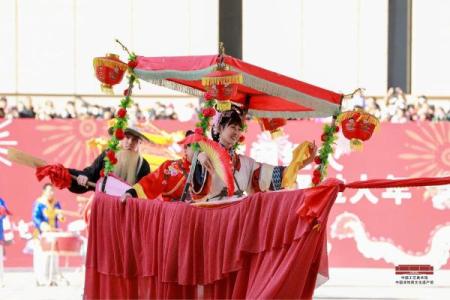 18狂欢盛典：揭秘传统民俗魅力，共赏节日独特风采