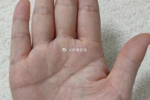 手相揭秘：感情线锁链纹，预示着怎样的命运转折？