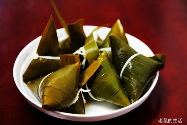 端午粽子香，中秋月饼甜，春节饺子团圆，清明青团寄哀思——探寻传统节日美食的独特魅力