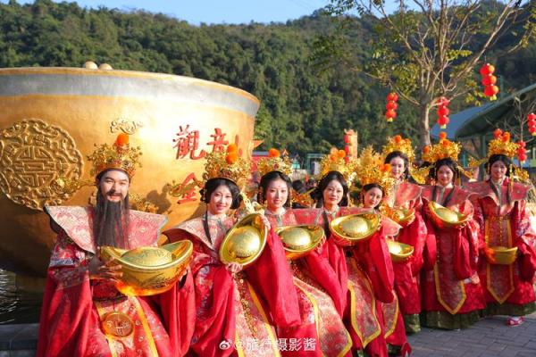 金光闪闪，财运亨通：揭秘金命人的神秘魅力