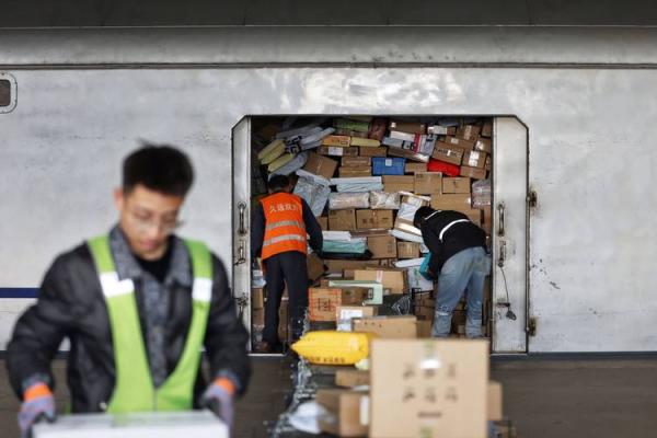 双11狂欢，快递放假？揭秘节日快递配送那些事儿