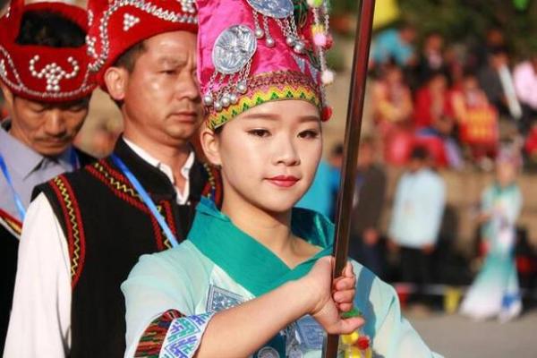 阿昌族狂欢盛宴：探寻千年古寨的独特民俗魅力
