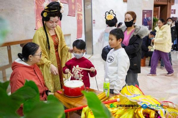 12月狂欢盛宴：揭秘中国传统节日的魅力与习俗