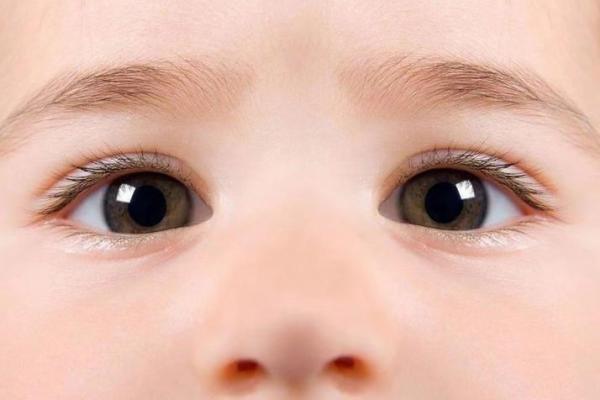 幼童眼神透露命运秘密，揭秘面相中的童眸智慧