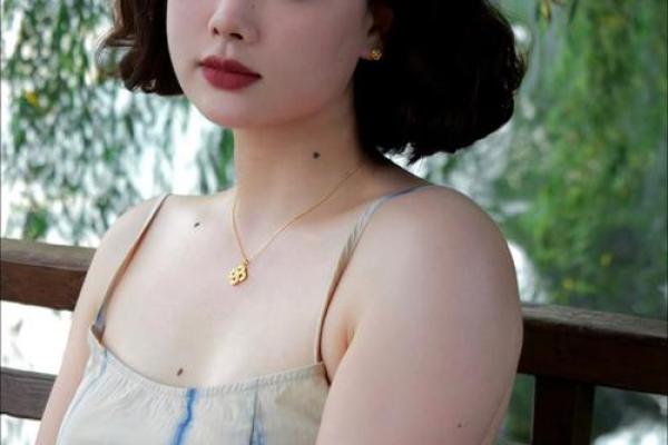有钱女人的神秘魅力：揭秘她们独特痣相
