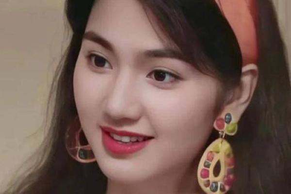 洪欣八字揭示：她人生的关键转折点