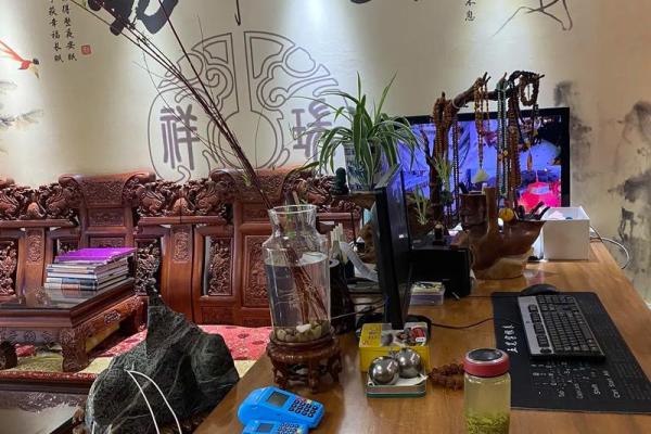 揭秘风水秘籍：办公桌摆放布局，助你职场顺风顺水