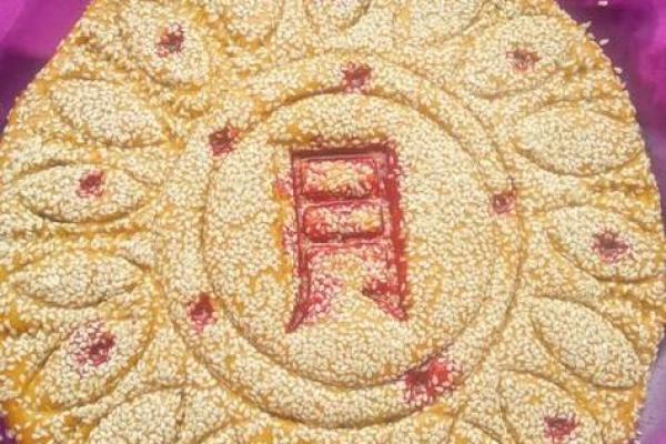 年糕飘香，团圆时刻：揭秘这个节日必备的传统美食背后的文化魅力
