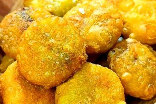年糕飘香，团圆时刻：揭秘这个节日必备的传统美食背后的文化魅力