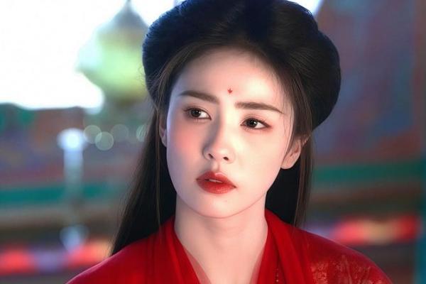 眉眼如画，痣点风情