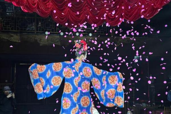 穿越千年的节日风情:揭秘全球民俗盛宴 穿越千年的节日风情:揭秘全球民俗盛宴