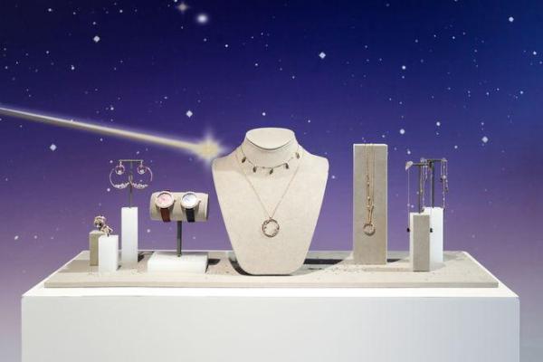 十二星座魅力绽放：揭秘各星代表明星的星光熠熠瞬间