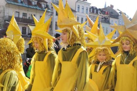 瑞士传统狂欢盛宴：揭秘2018年狂欢节民俗风情