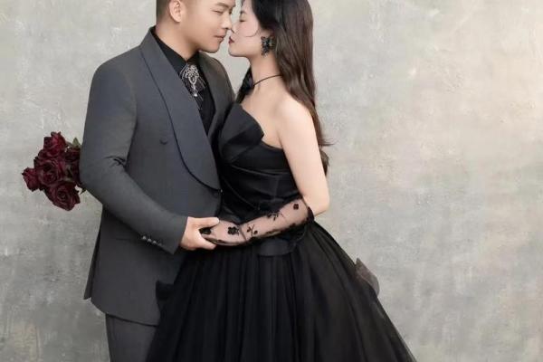 热门情侣:83女与75男,天生一对 热门情侣:83女与75男,天生一对