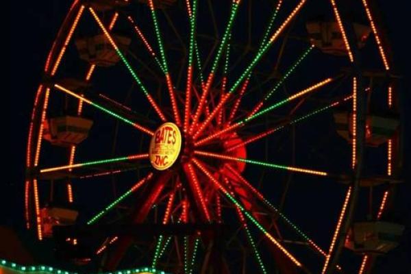 加国狂欢盛宴：揭秘加拿大国庆节的传统风俗与文化魅力