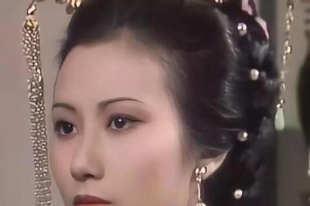 汪明荃面相揭秘：美貌与智慧并存，她究竟隐藏着哪些成功秘诀？