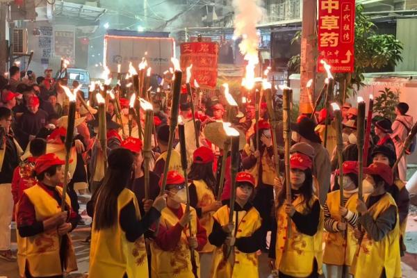 千年传承，揭秘春节的神秘面纱：年味里的民俗风情