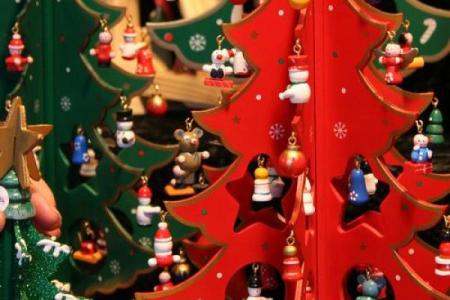 圣诞狂欢夜：揭秘全球最热火的节日习俗盛宴