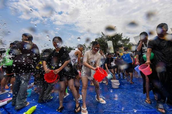 千年傣族狂欢节：泼水成诗，民俗盛宴等你来体验