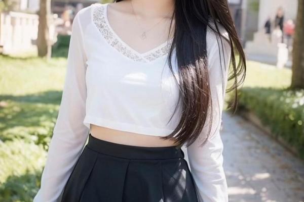 笑靥如花，酒窝佳人：揭秘面相中的甜蜜密码